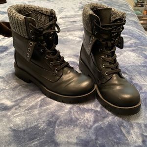 Size 9 boots by the brand Mia!